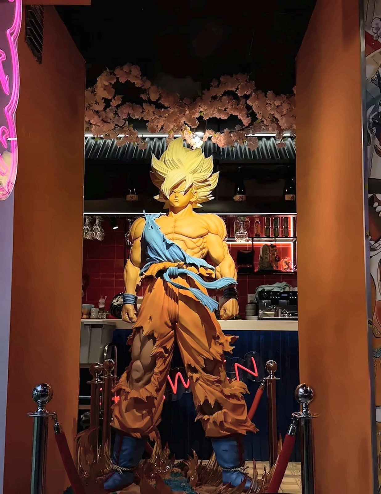 Figura a tamaño real en la entrada